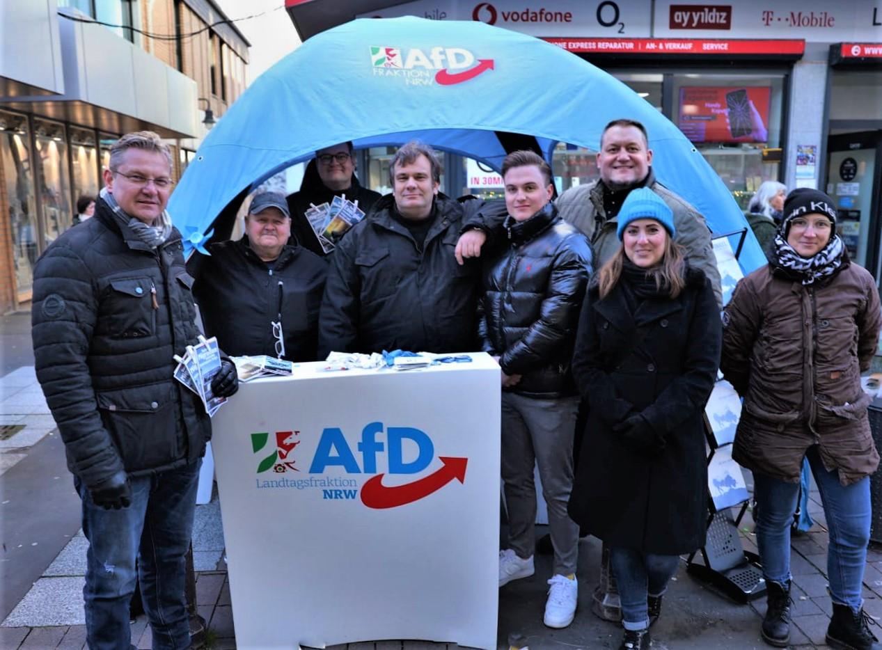 AfD-Infostand u.a. mit Claudia Bötte in Wuppertal - Dezember 2024